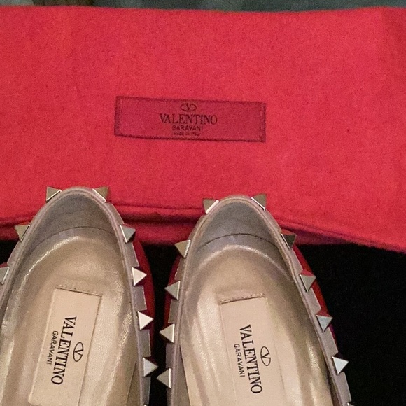 Valentino Garavani Red and Tan Studded Flats - Picture 2 of 7
